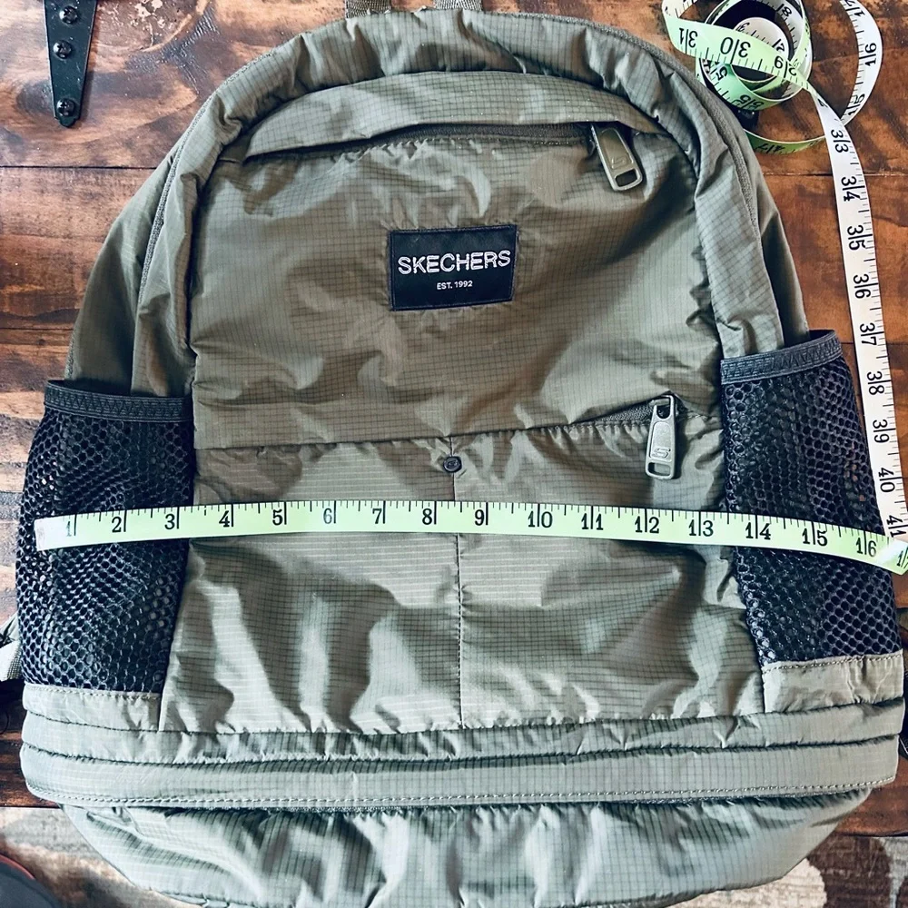 Skechers 16” Army Green Backpack Mesh Pockets & Padded Straps